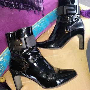 Italian designer VERSACE black leather patent high heel shoe logo buckle 90s